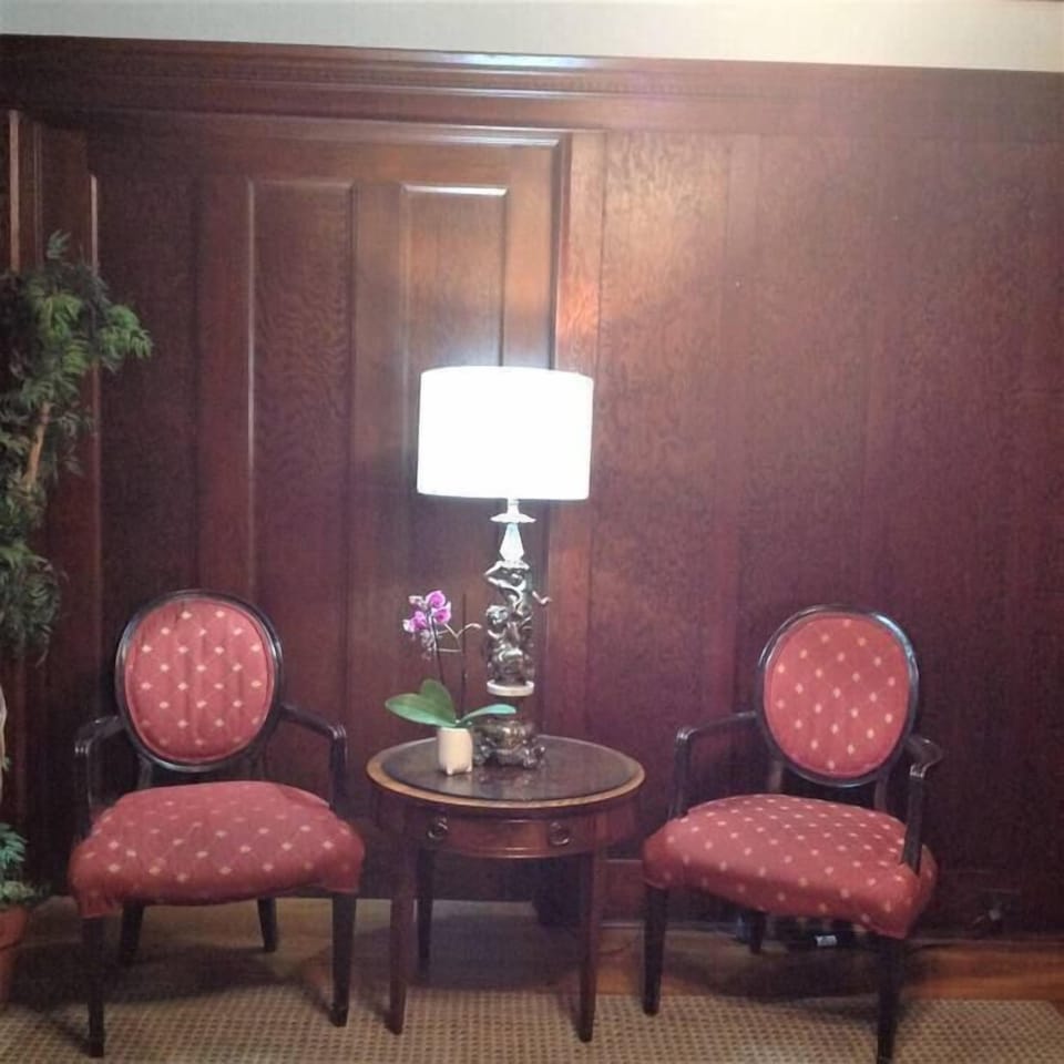 Foyer seating