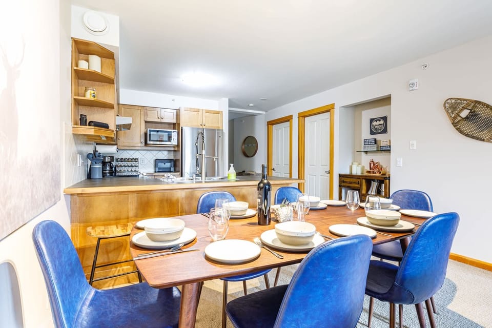 Dining area conveniently located next to the kitchen