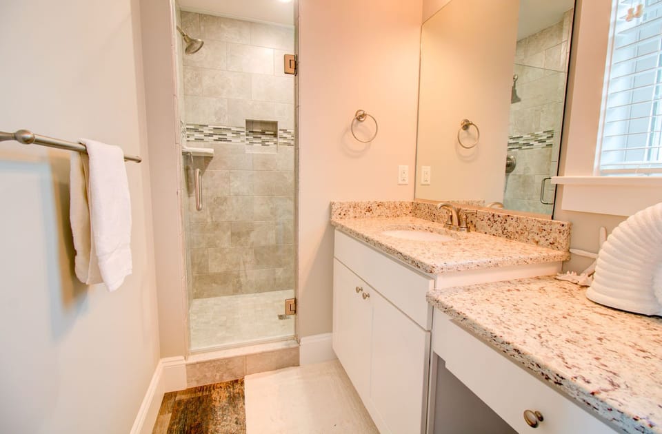 Full Bathroom in King En Suite on Third Level