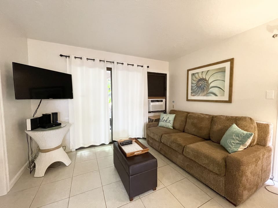 Living Area, AC, Cable TV, Private Lanai, Garden Views