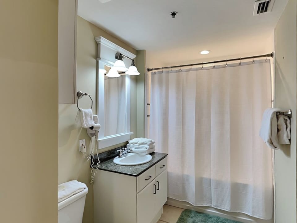 Second Bathroom - Shower/Tub Combo