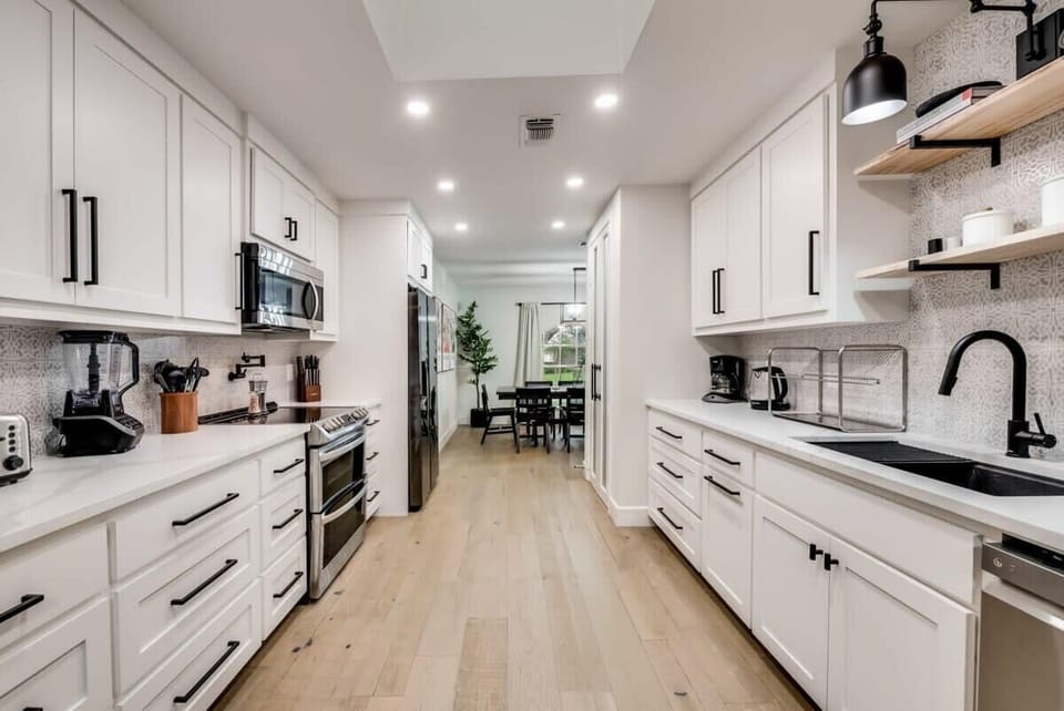 Cook up a storm and try out every high-end appliance this kitchen has to offer!