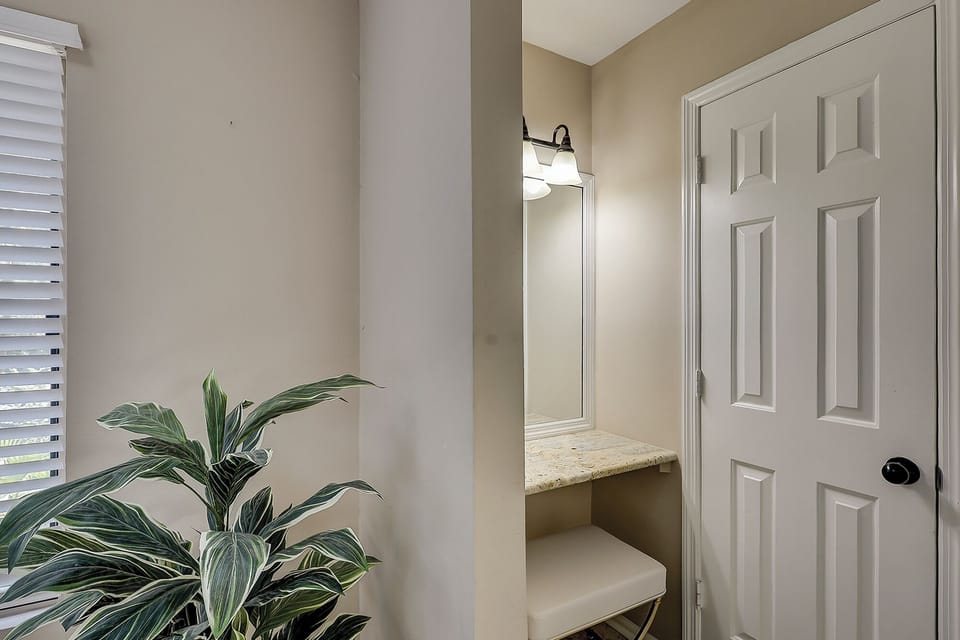 King Master Suite Sitting Area