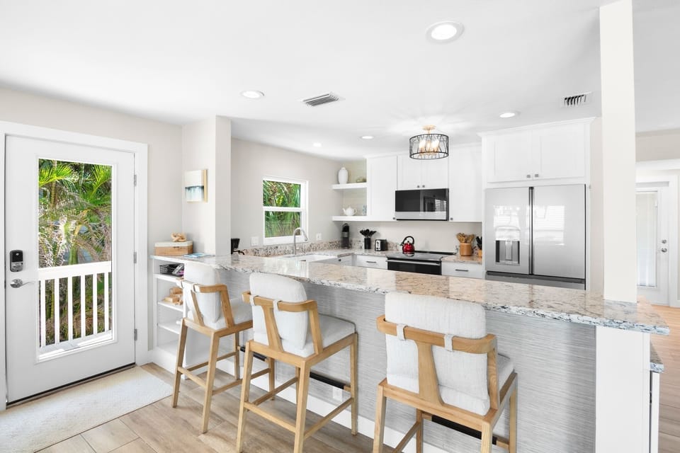 Fully Equiped Kitchen, Breakfast Bar