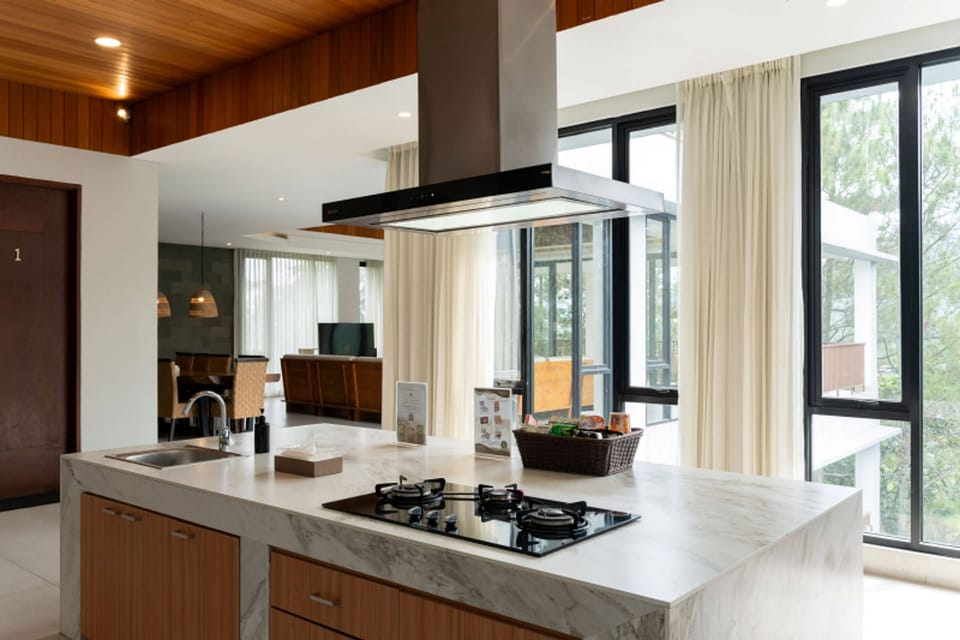 Family Villa | Shared kitchen facilities | Fridge, microwave, stovetop, toaster
