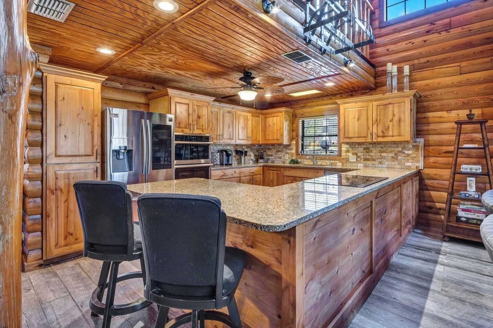 Fully stocked kitchen!