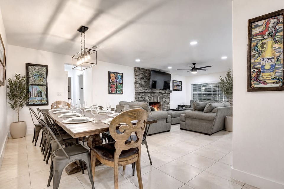 Spacious / Modern Great Room Design