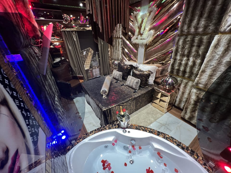 Luxury Double Room (LV) | Premium bedding, individually decorated, individually furnished