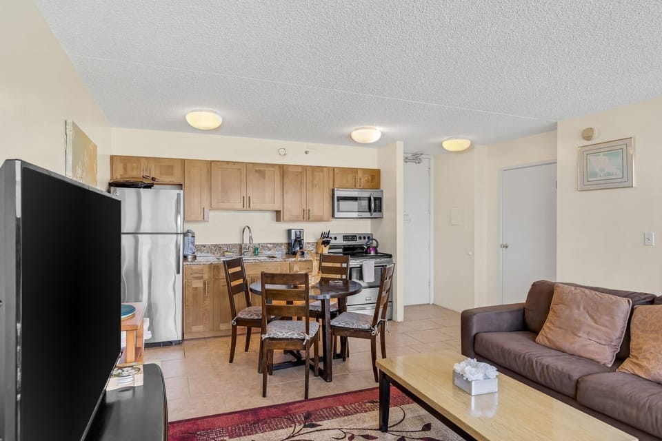 Living Room, Room, Indoors, Chair, Furniture