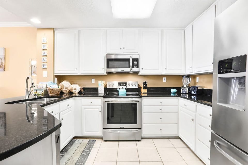 Gourmet kitchen