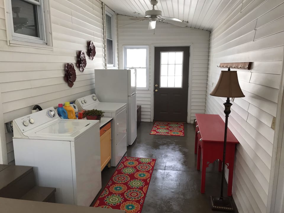 Breezeway entry and laundry