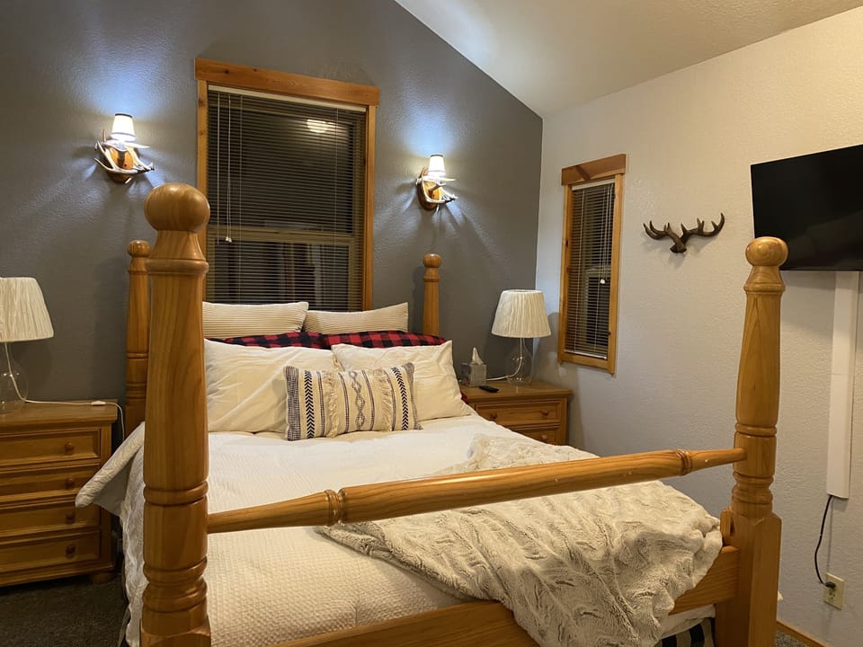 Master bedroom queen bed with 1800 count sheets, memory foam comfort.