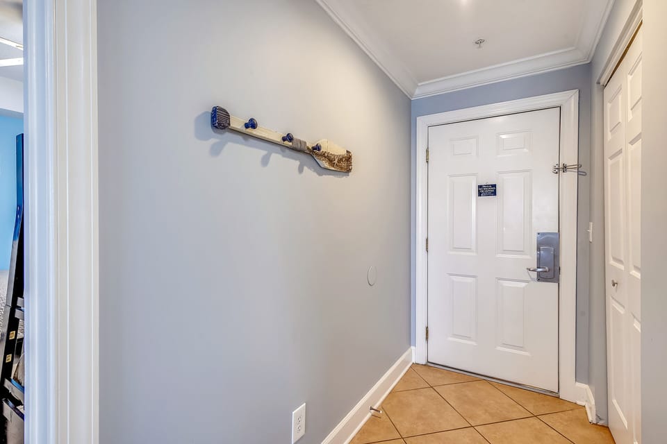 Hallway/Entryway