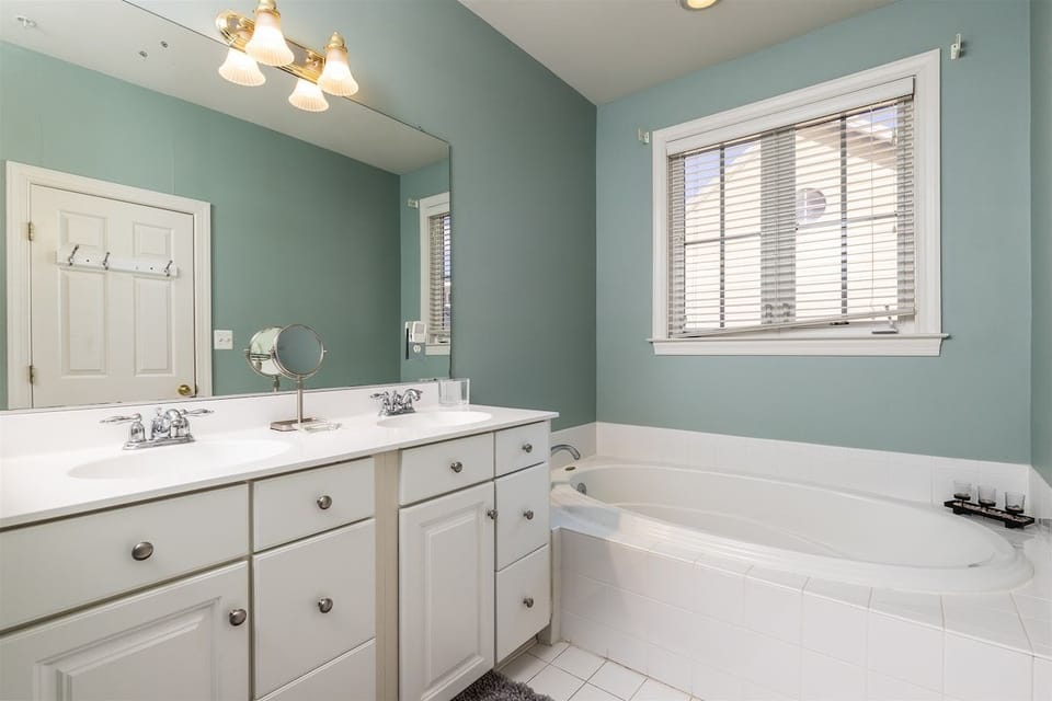 Sunset Island 10 Beach Side Drive Master Bathroom
