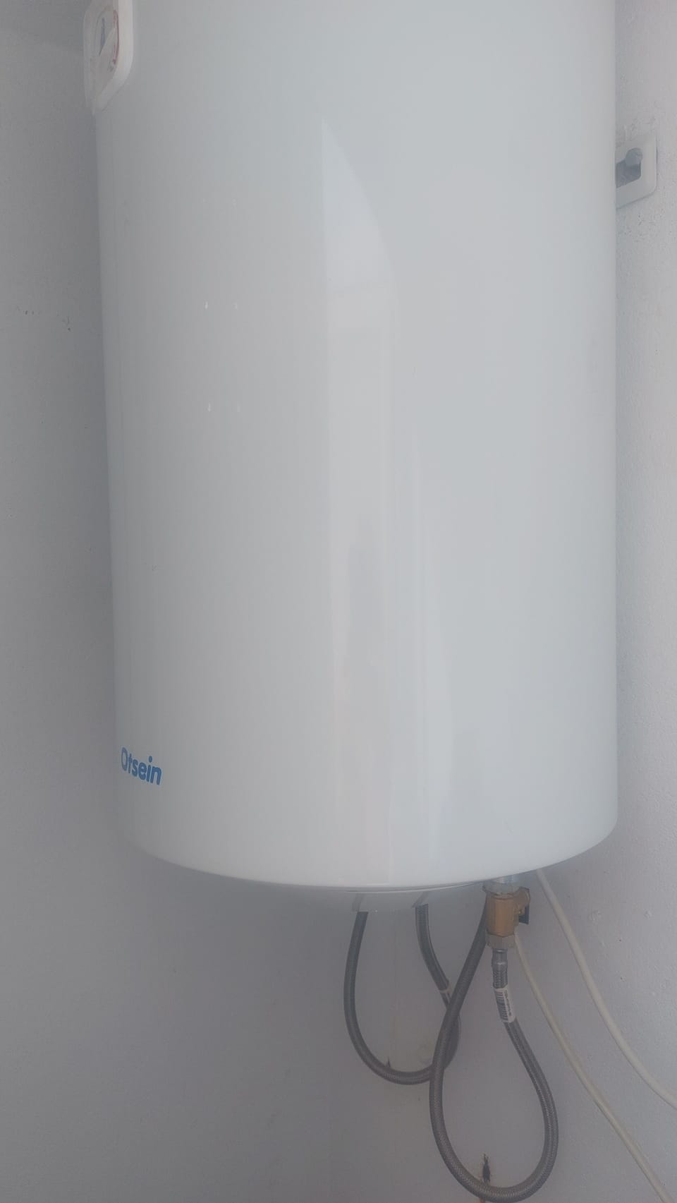 Hot water boiler 