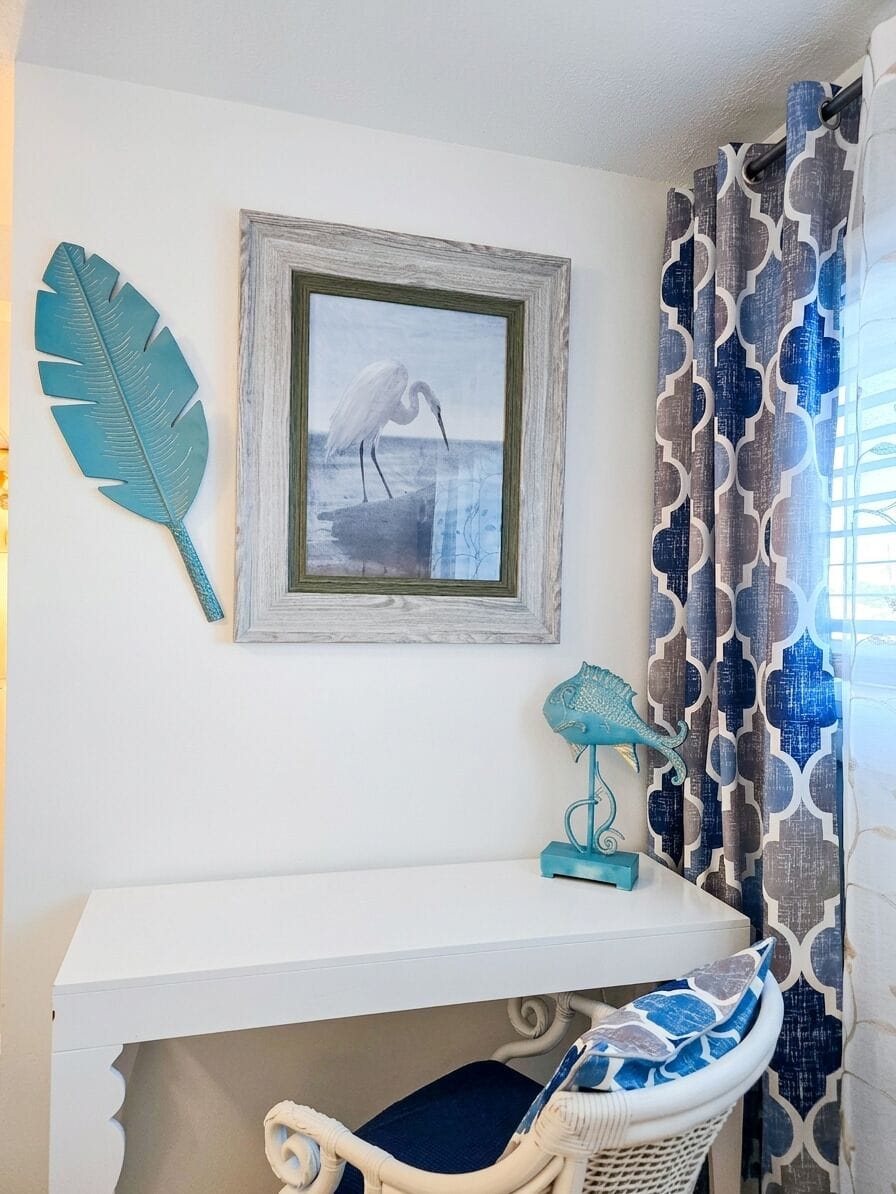 Cozy office/make up area 