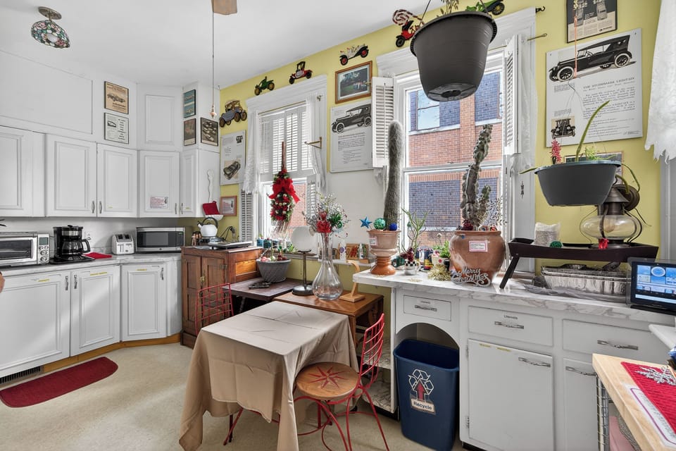 Full-size fridge, microwave, coffee/tea maker, toaster