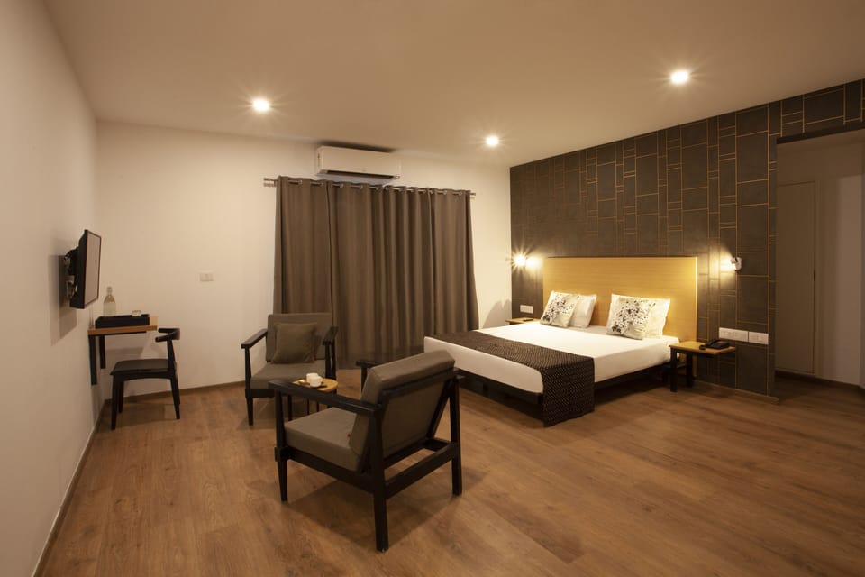Diamond Superior Room | Premium bedding, in-room safe, rollaway beds, free WiFi