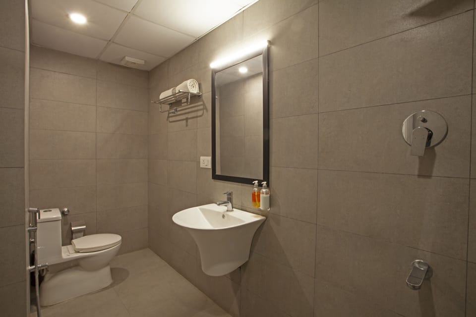Shower, towels
