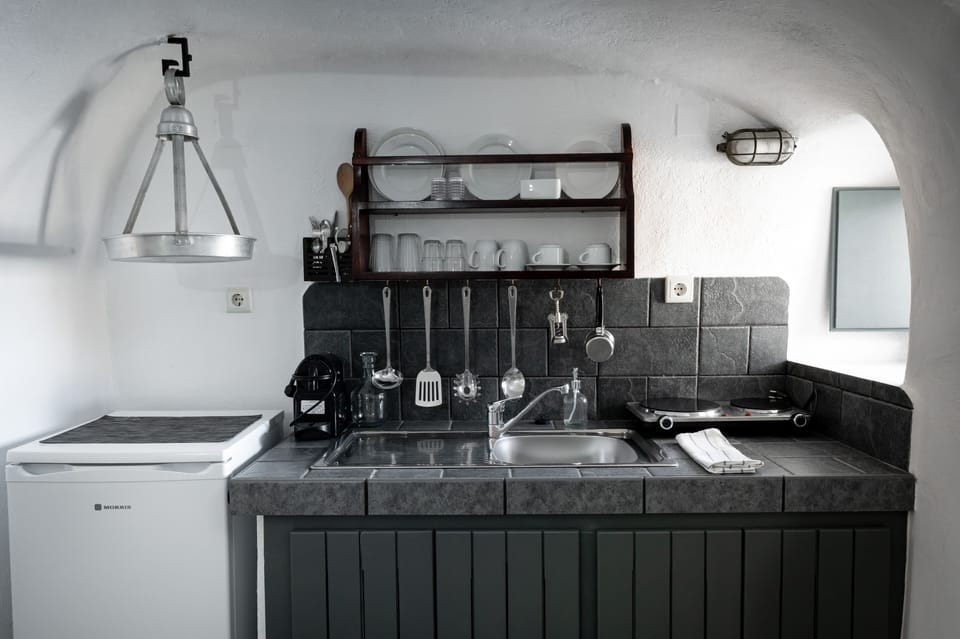 Traditional Studio | Private kitchen | Mini-fridge, stovetop, coffee/tea maker, electric kettle