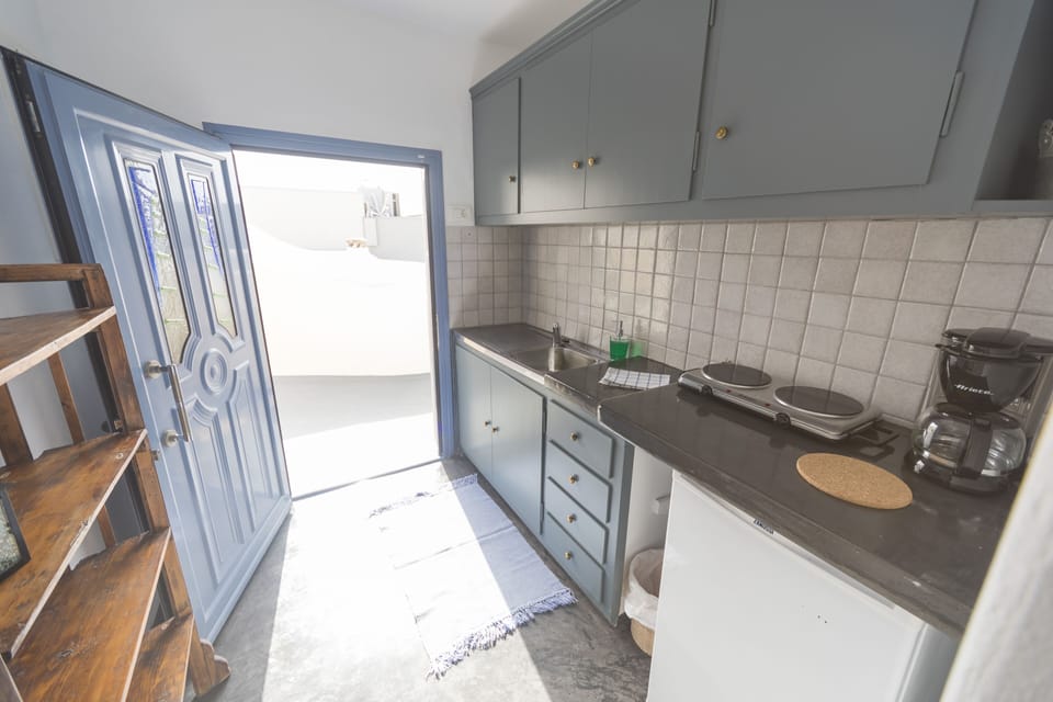 Sea View Apartment with outdoor hot tub | Private kitchen | Mini-fridge, stovetop, coffee/tea maker, electric kettle