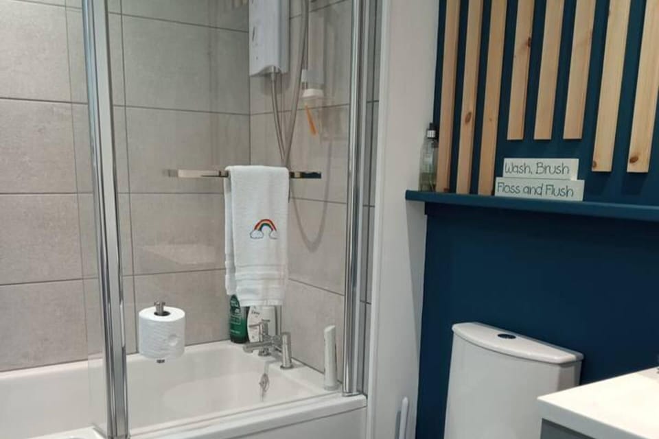 2 Bed Cottage Sleeps 4 -private Garden -pets Okay Cabin in Scotland