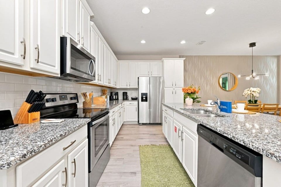 Townhome, 5 Bedrooms | Private kitchen