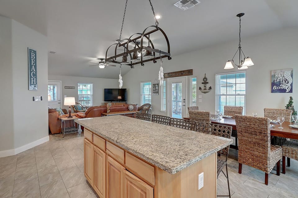 Dining and Additional bar seating - Island breakfast bar for casual dining