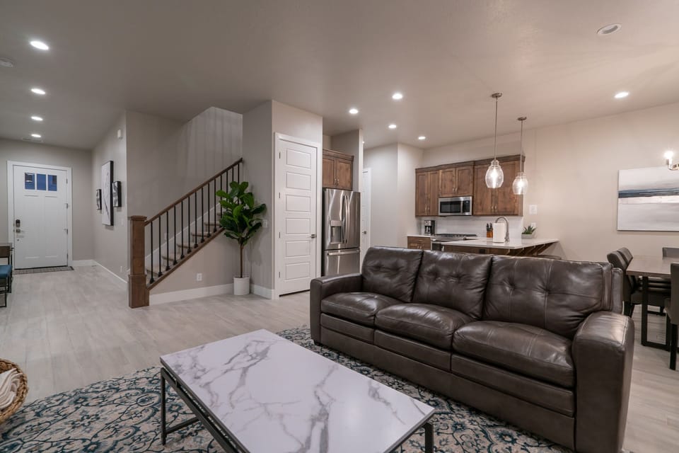 Main Floor Living Space (2)