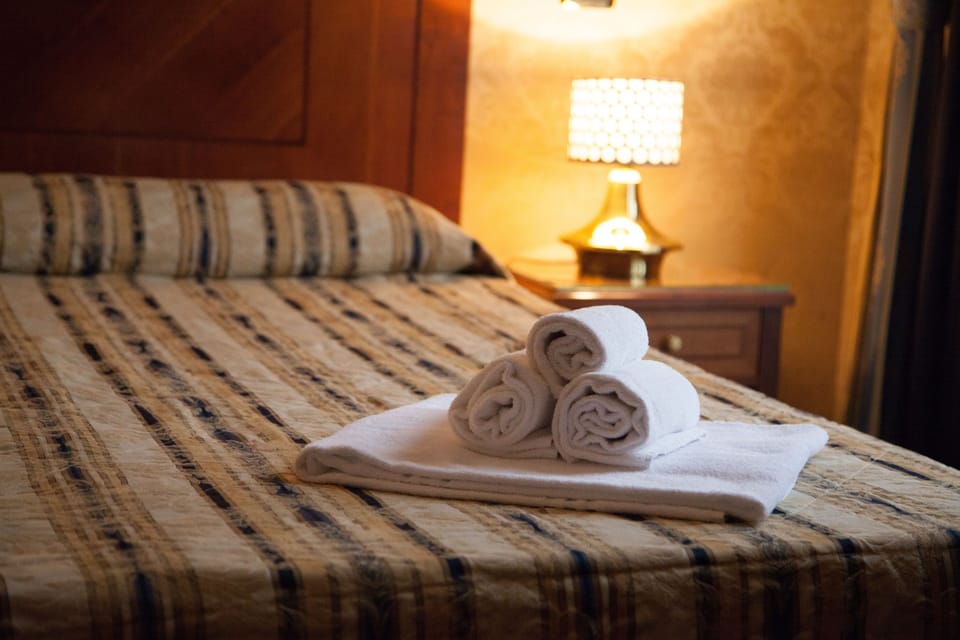 Double Room (Via Catone 21) | Hypo-allergenic bedding, individually decorated, individually furnished