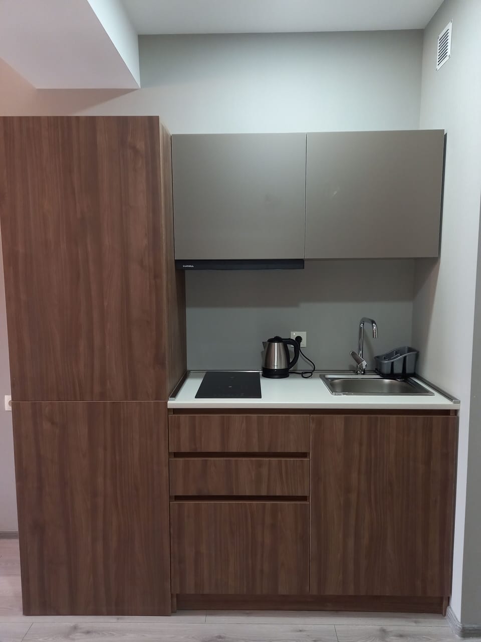 Comfort Studio Suite | Private kitchen | Fridge, microwave, stovetop, coffee/tea maker