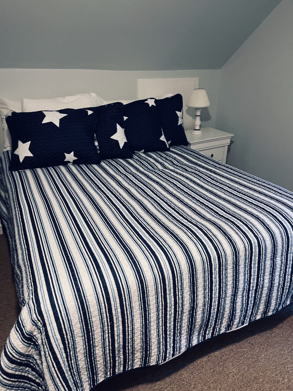 Upstairs bedroom #2
1 queen and 2 twin beds  