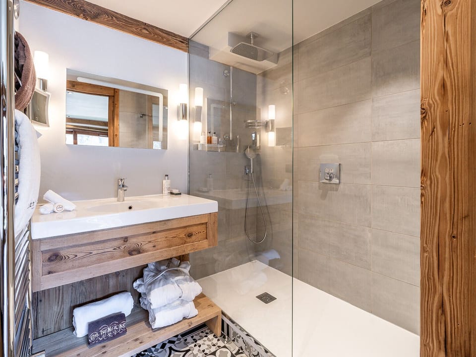 Comfort Room Village View with Balcony | Bathroom | Free toiletries, hair dryer, bathrobes, slippers