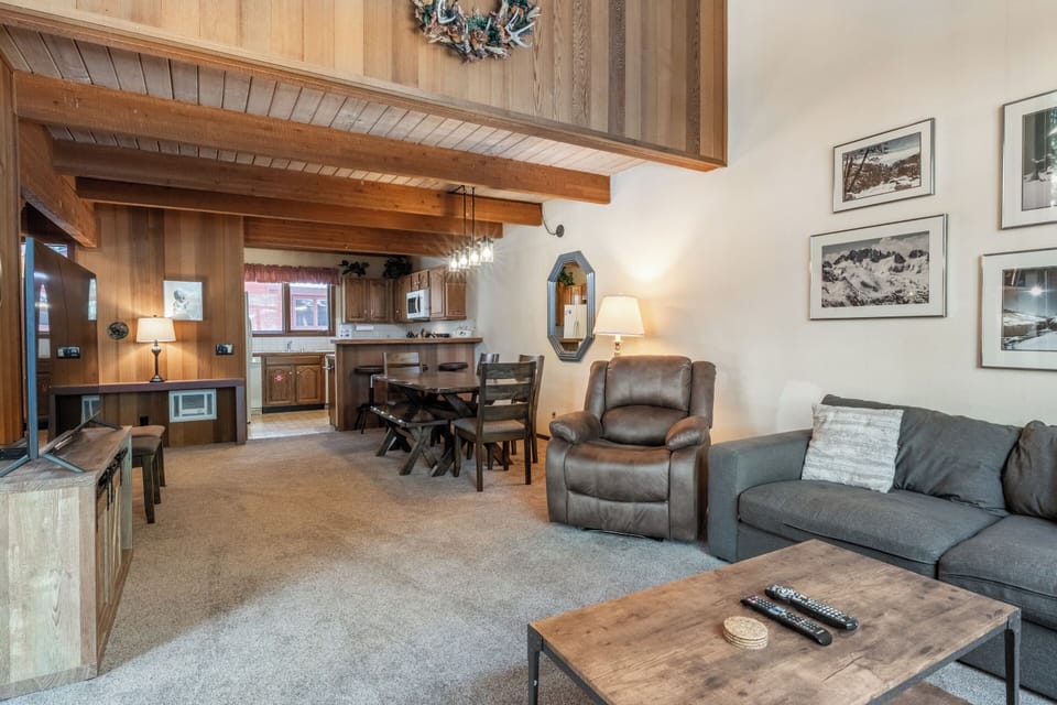 Living Room, Flat Screen TV, Fireplace(Pellet Stove)