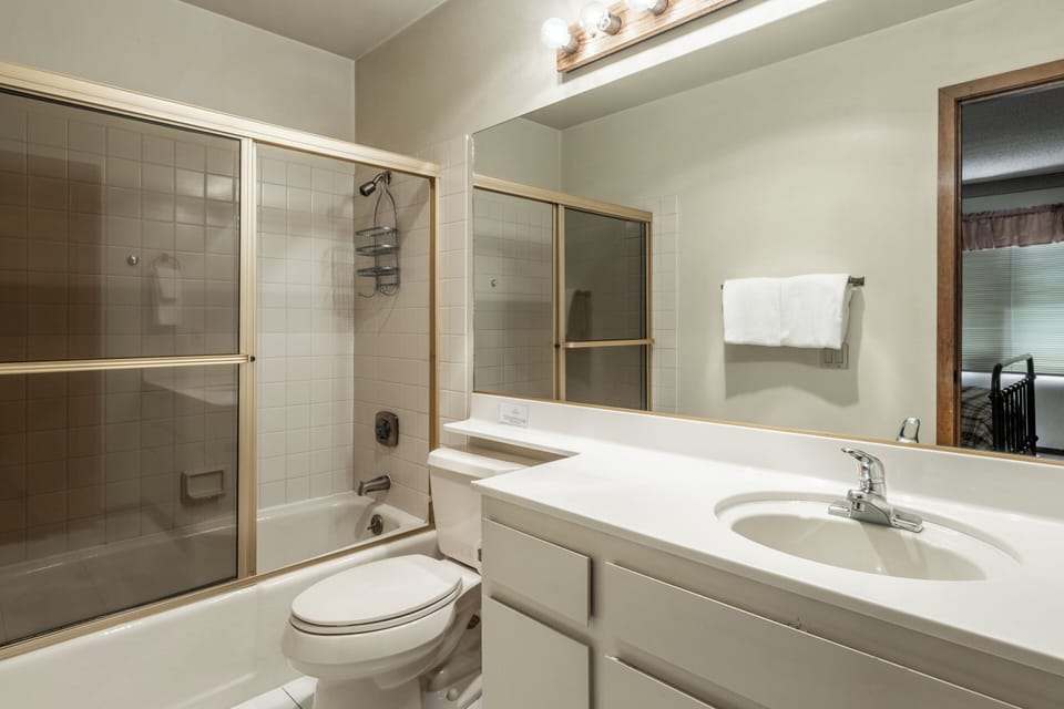 En-Suite Full Bathroom 2