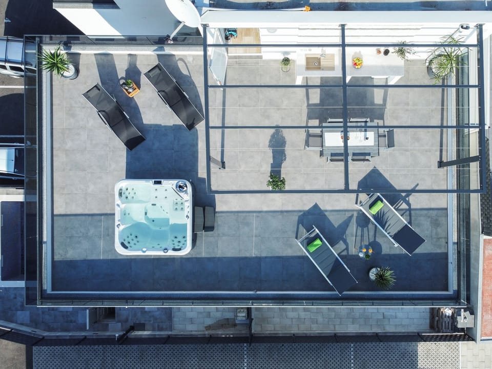 Apartment, 2 Bedrooms, Smoking, Balcony | Property grounds