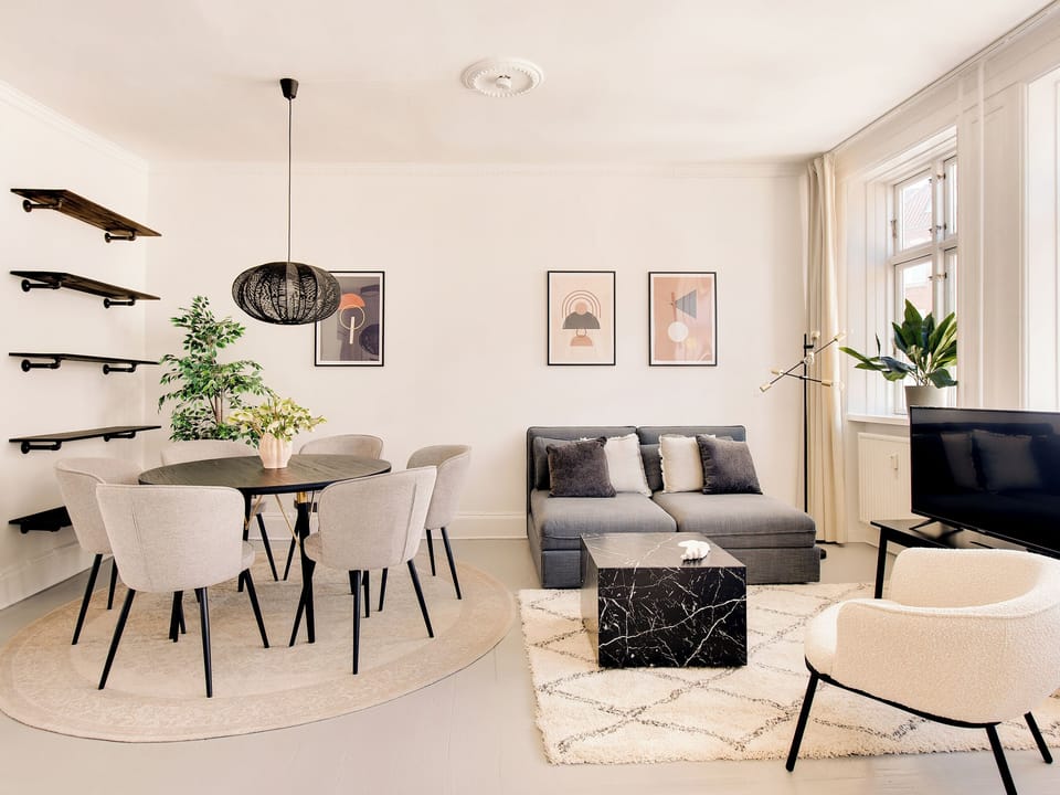 Apartment, 1 Bedroom, City View | Living room
