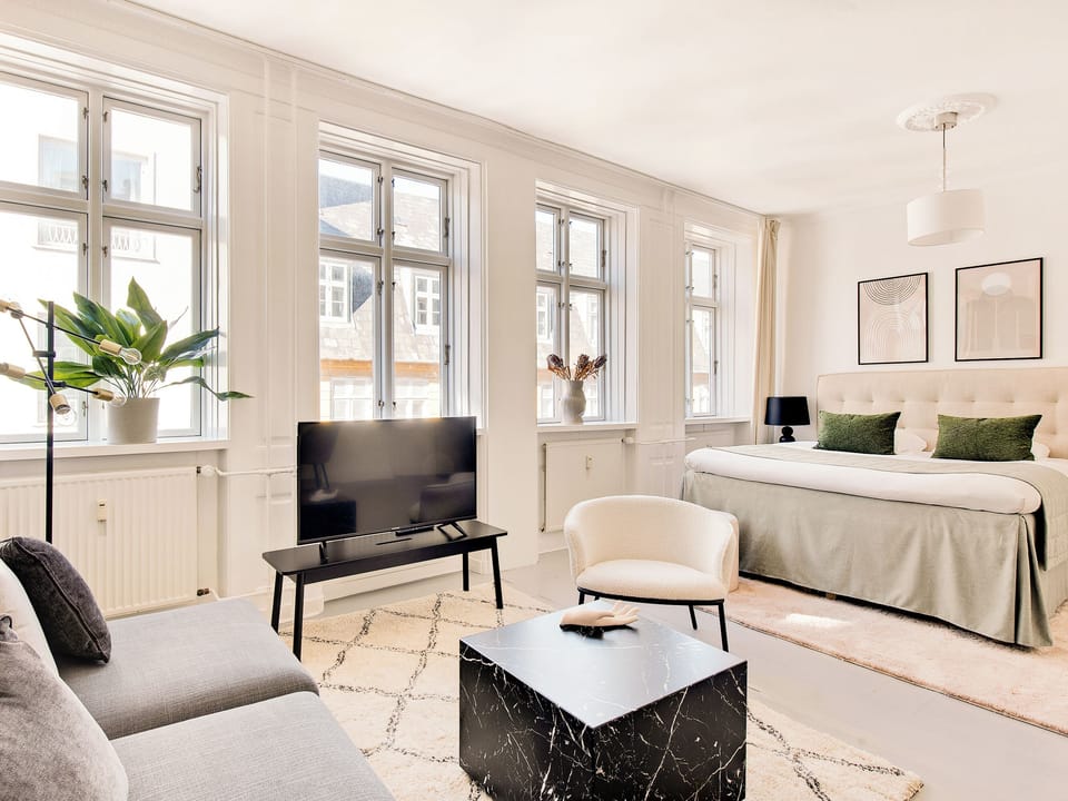 Apartment, 1 Bedroom, City View | Living room