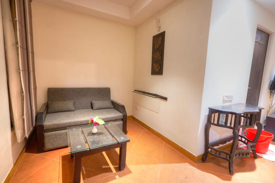 Deluxe Double Room | Living area