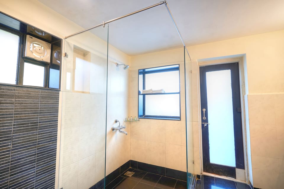 Deluxe Double Room, Terrace, Garden View | Bathroom | Rainfall showerhead, towels