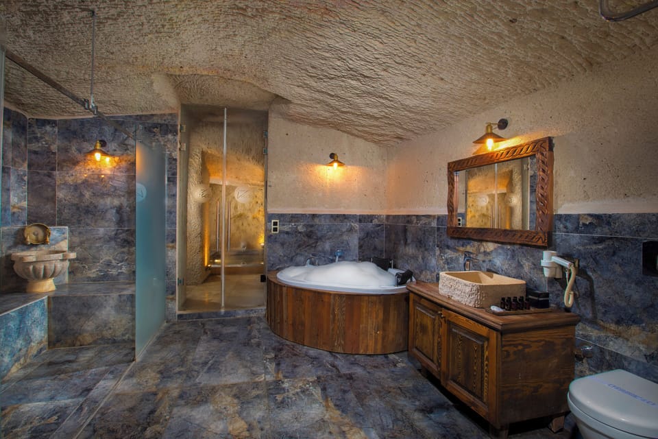 Cave Pool Suite - 302 | Bathroom | Separate tub and shower, jetted tub, hydromassage showerhead