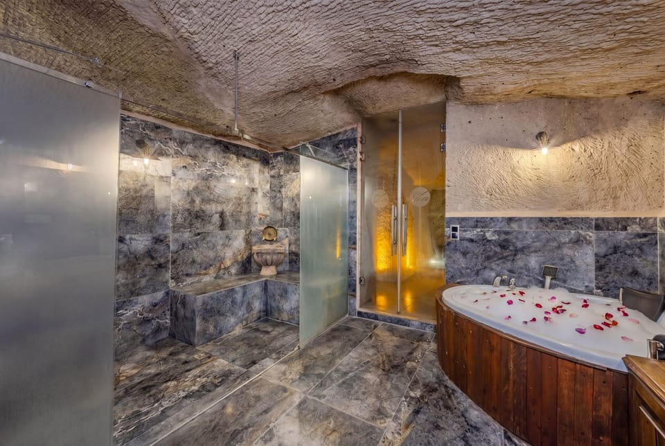 Cave Pool Suite - 302 | Bathroom | Separate tub and shower, jetted tub, hydromassage showerhead
