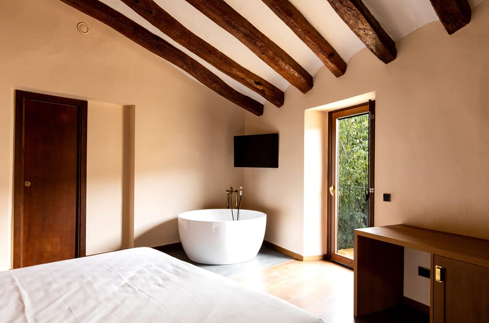 Junior Room, Patio | Egyptian cotton sheets, premium bedding, memory foam beds, minibar