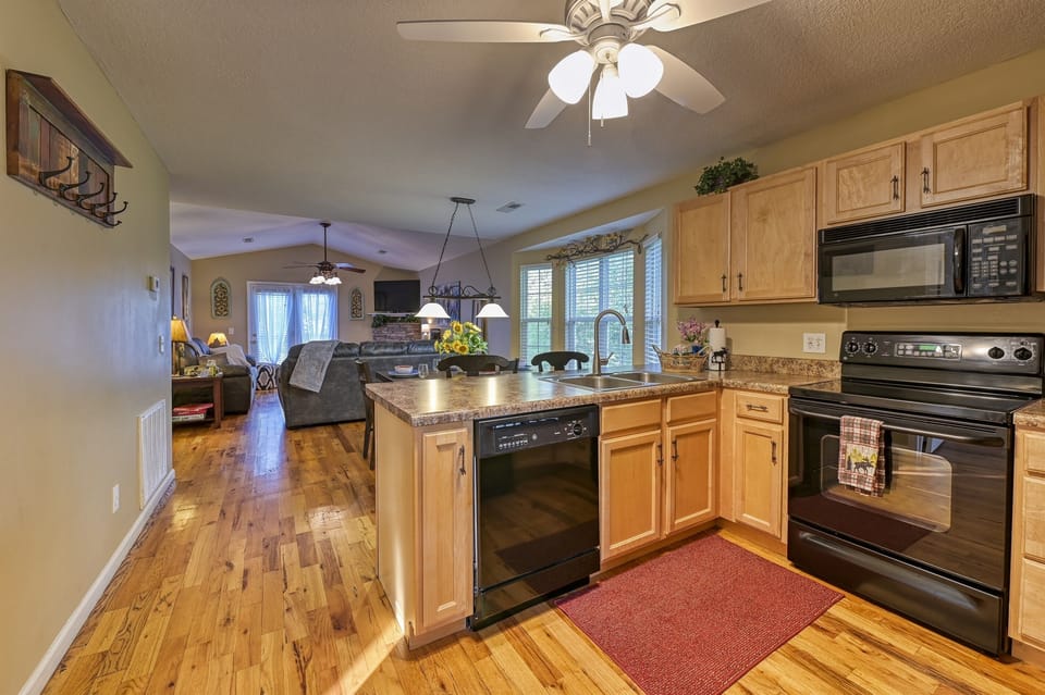 High N Dry - 2Bdr/2Ba In Pigeon Forge - Kitchen