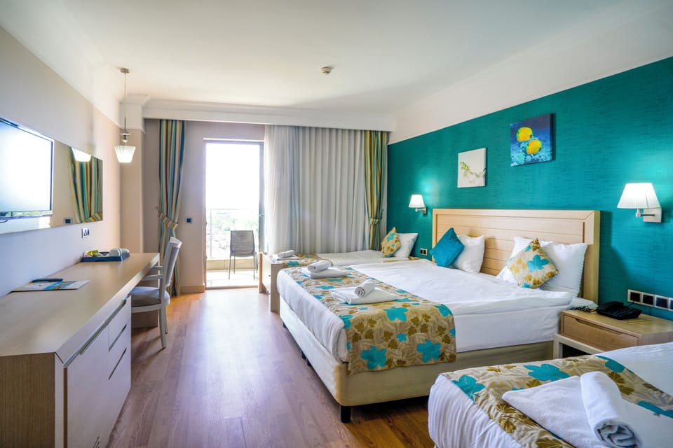 Senior Room | Premium bedding, minibar (free items), desk, soundproofing
