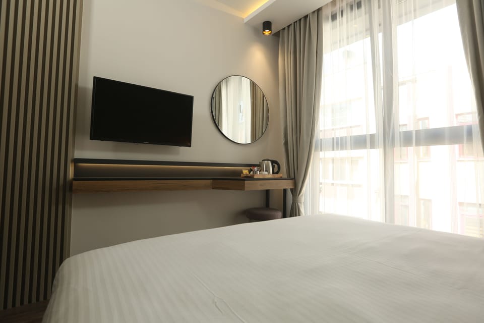 City Double Room | In-room safe, desk, laptop workspace, soundproofing
