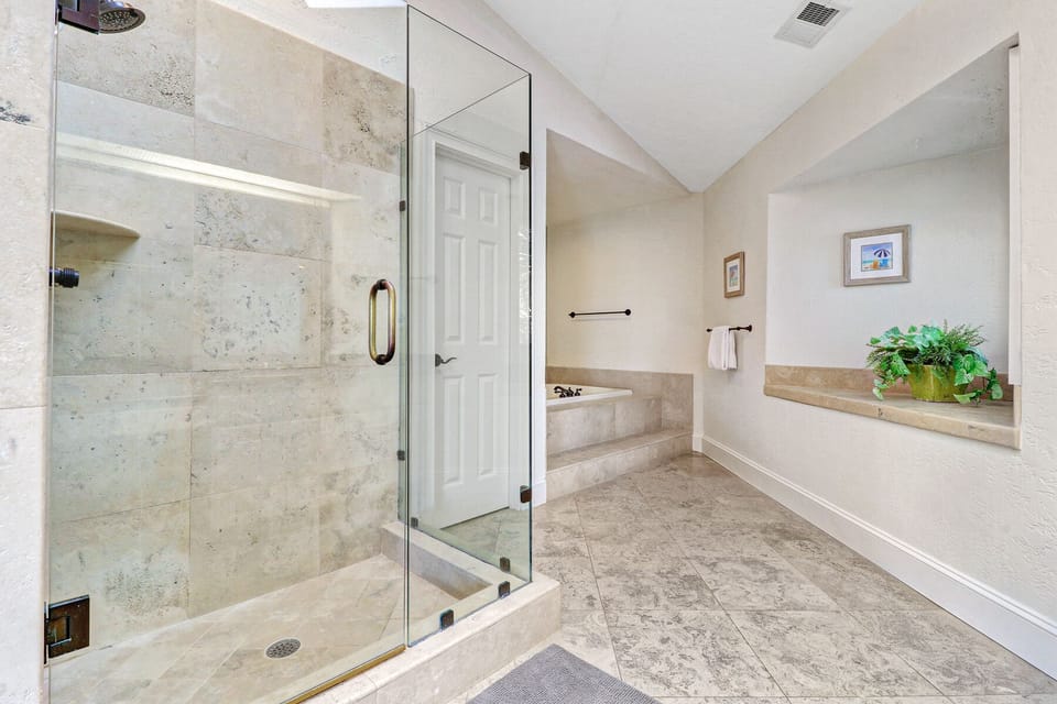 26 Bradley Circle | Bedroom 1 Bathroom - 26 Bradley Circle | Bedroom 1 Bathroom