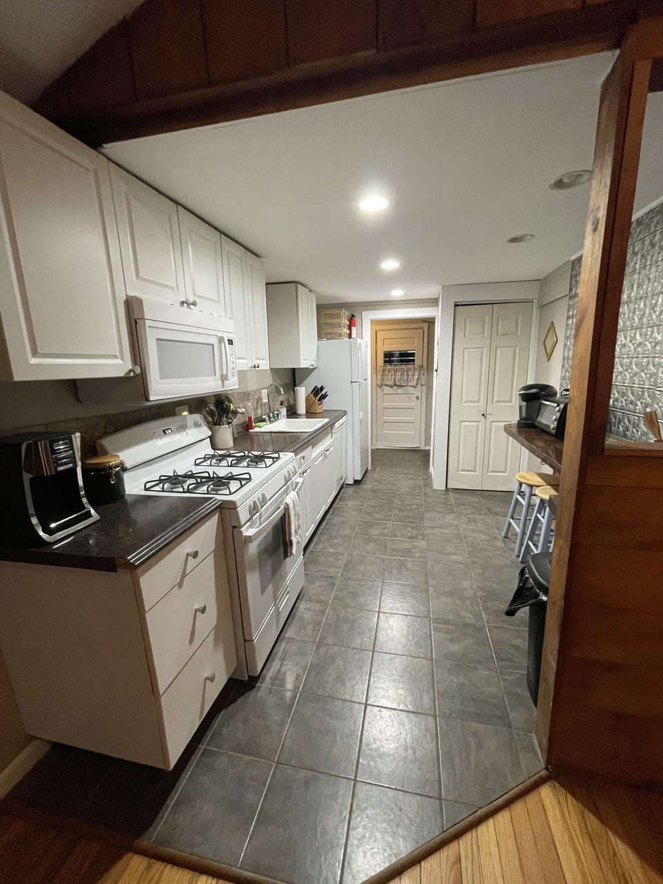 Signature House, 3 Bedrooms, 2 Bathrooms, River View | Private kitchen | Fridge, microwave, oven, stovetop