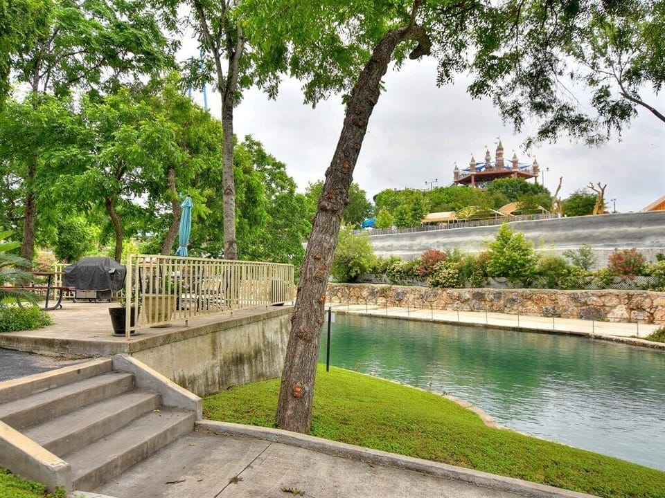 Direct Access into the Comal River