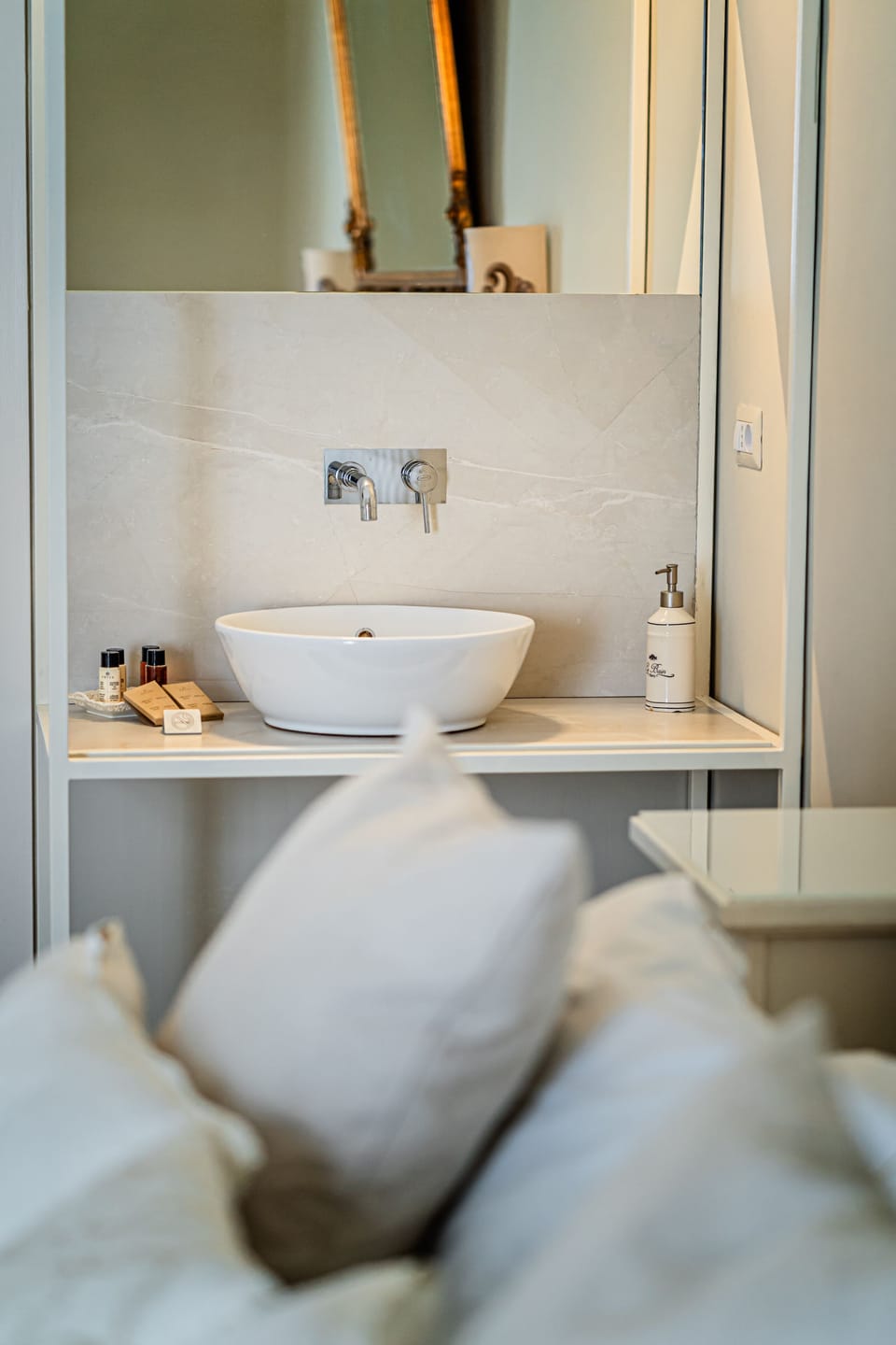 Queen Suite | Down comforters, pillowtop beds, minibar, in-room safe